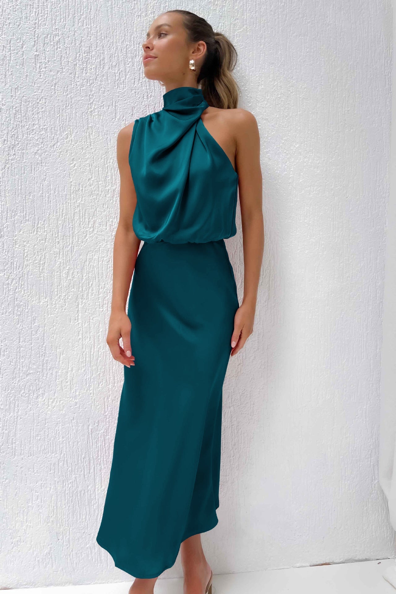 Helena™ | Langes Satin-Neckholder-Kleid
