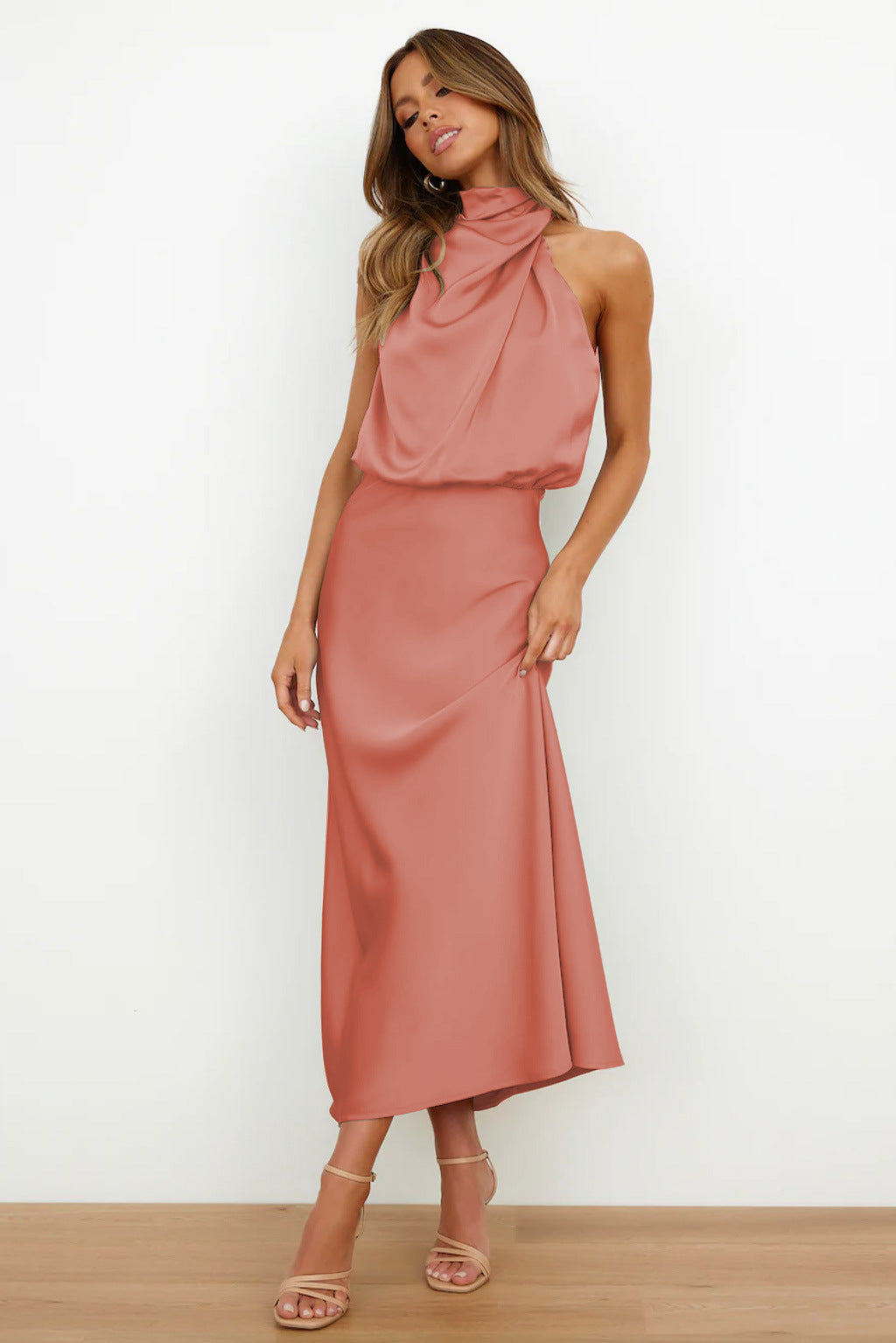 Helena™ | Langes Satin-Neckholder-Kleid