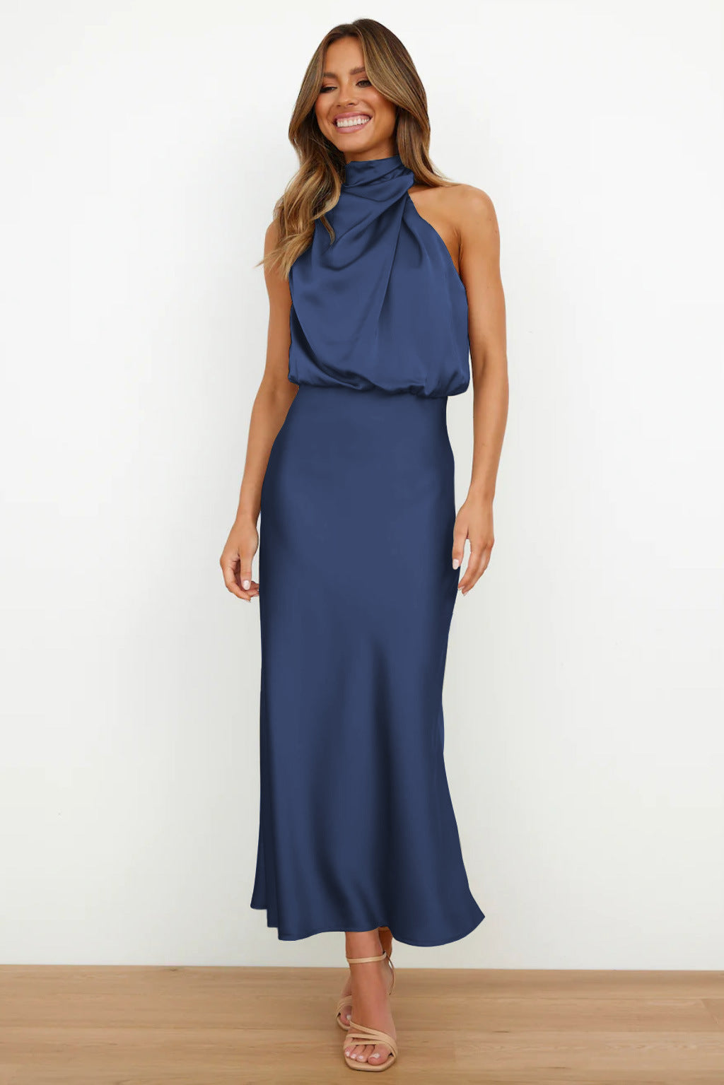 Helena™ | Langes Satin-Neckholder-Kleid
