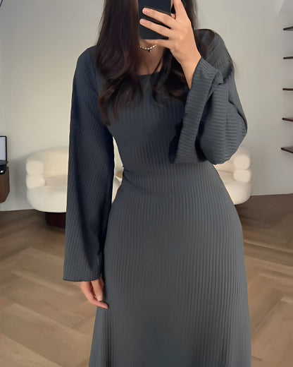 Nora™ | Geripptes Strick-Maxikleid mit Ärmeln