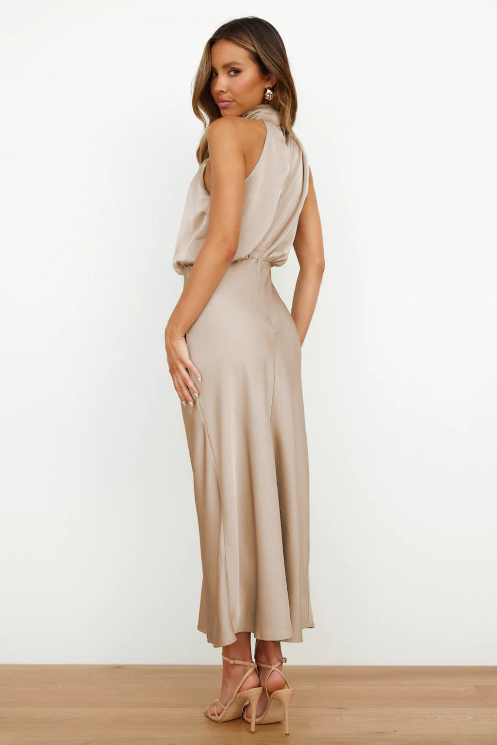 Helena™ | Langes Satin-Neckholder-Kleid