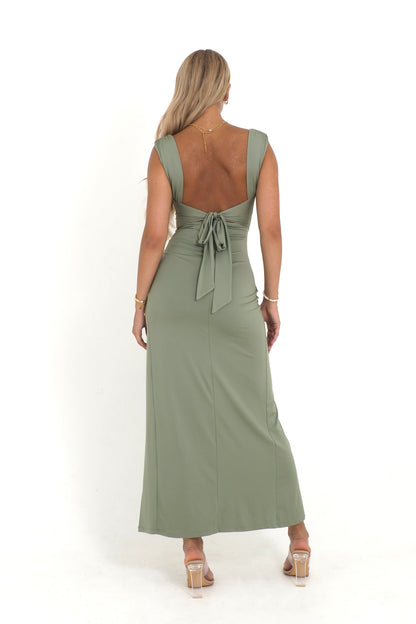 Claire™ | Figurbetontes Schlitzkleid mit Raffungen