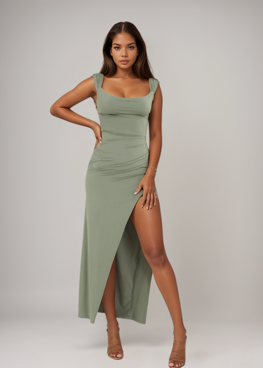 Claire™ | Figurbetontes Schlitzkleid mit Raffungen