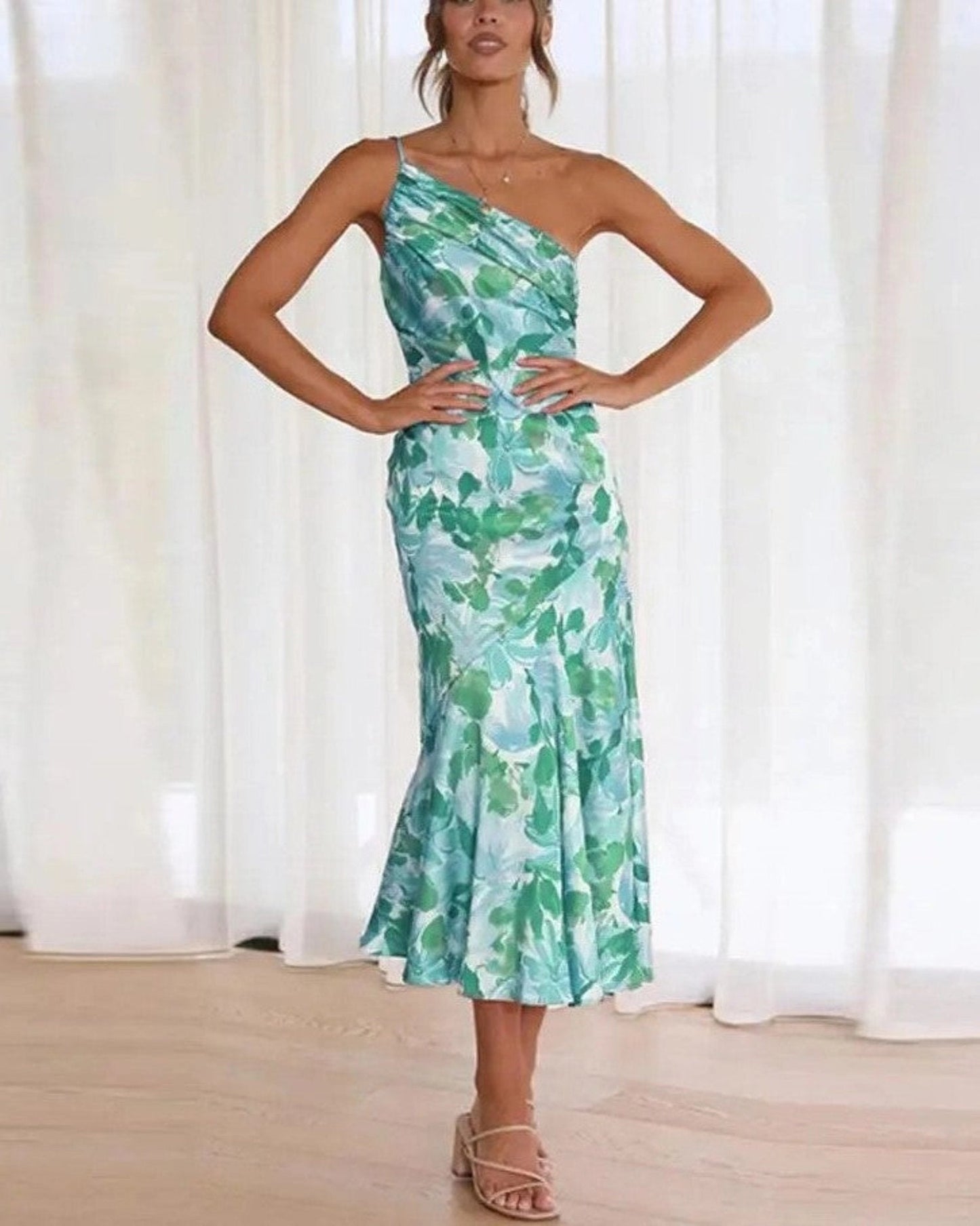 Viktoria™ | Asymmetrisches Maxikleid mit floralem Muster