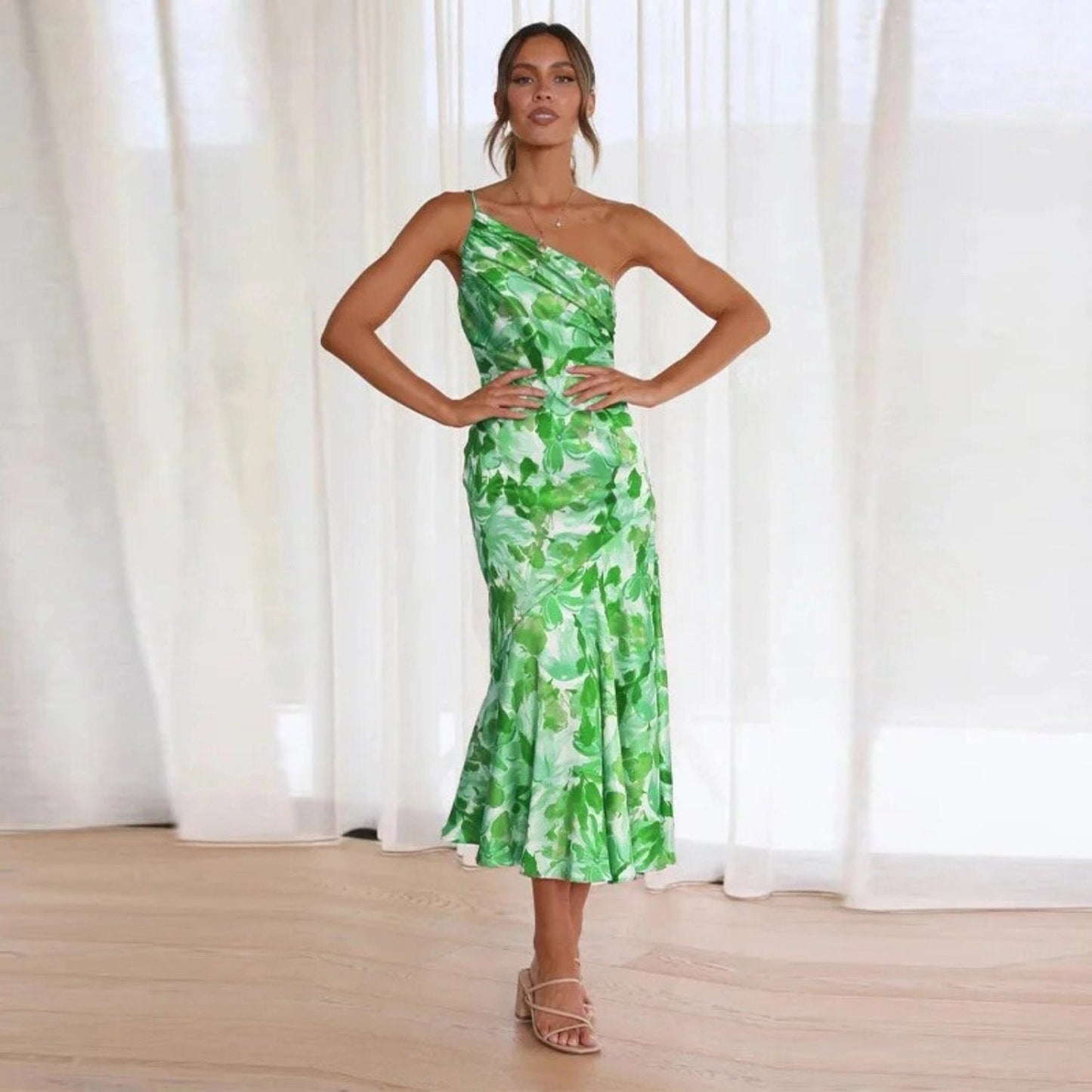 Viktoria™ | Asymmetrisches Maxikleid mit floralem Muster