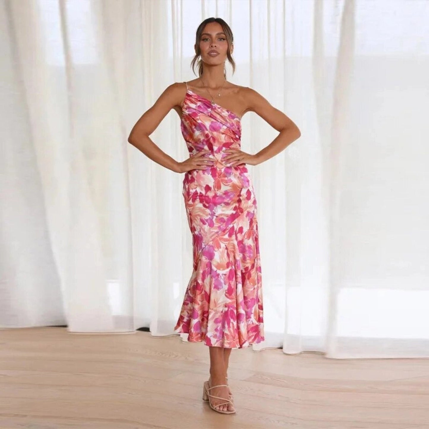Viktoria™ | Asymmetrisches Maxikleid mit floralem Muster