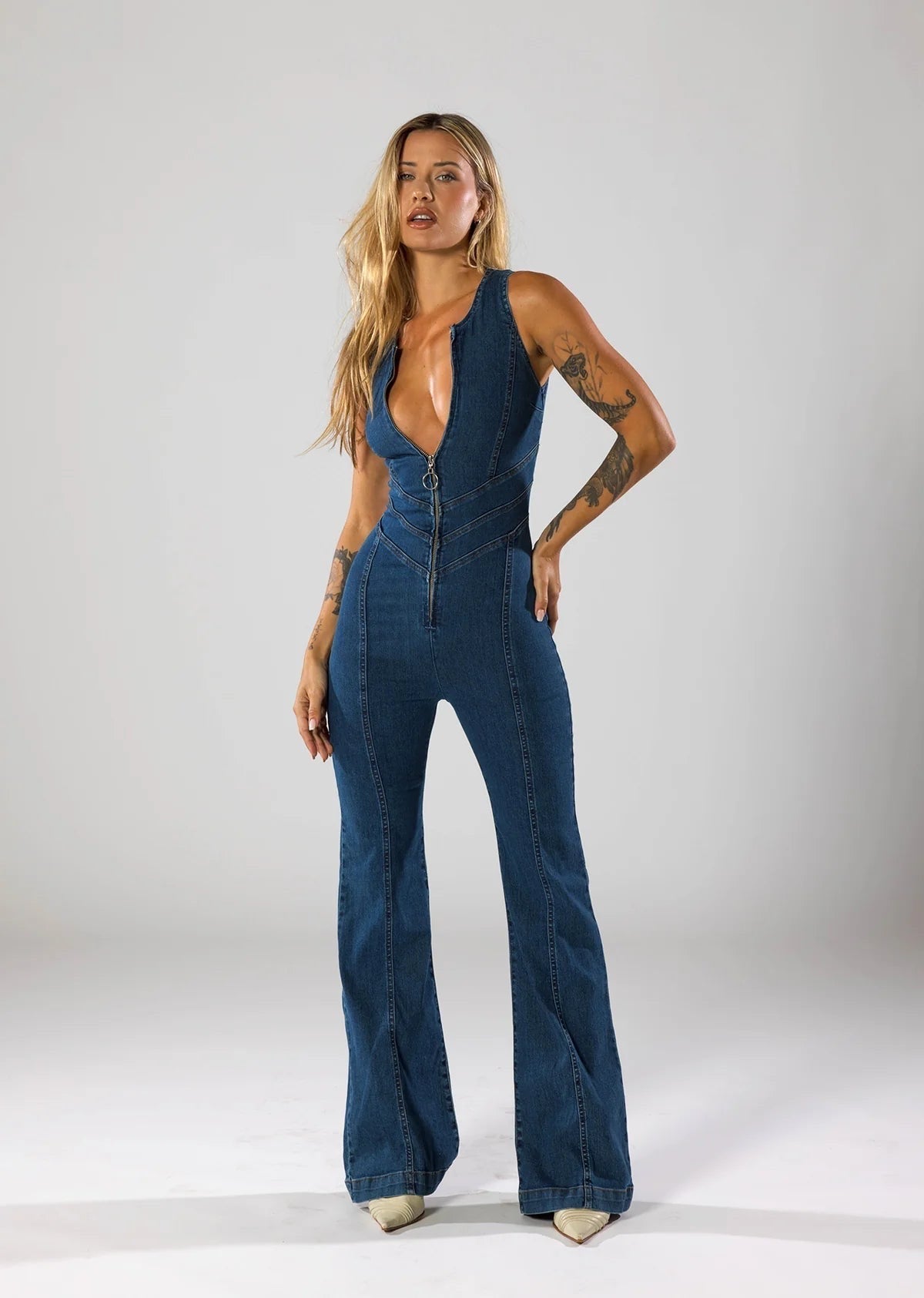 Klein™ | Jeans-Jumpsuit mit tiefem V-Ausschnitt