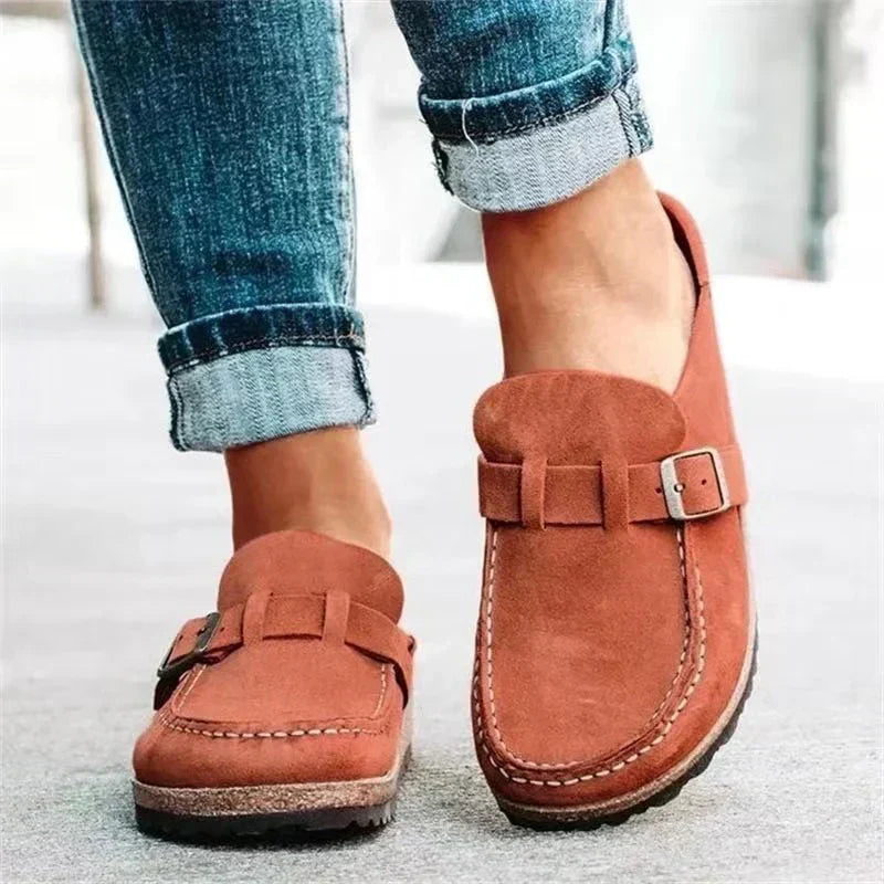 Ellenor™ | Wildleder-Mules mit Schnalle