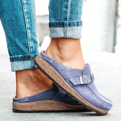 Ellenor™ | Wildleder-Mules mit Schnalle