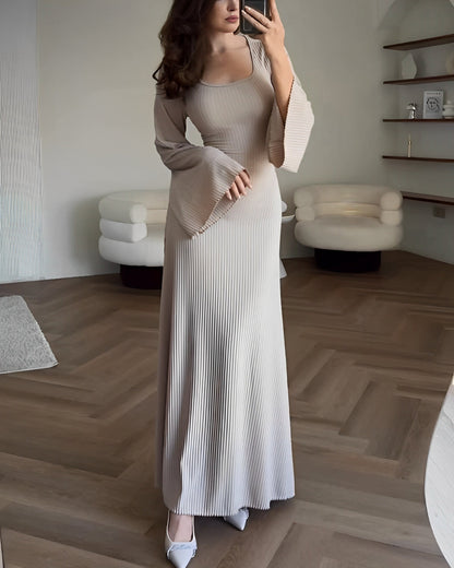 Nora™ | Geripptes Strick-Maxikleid mit Ärmeln