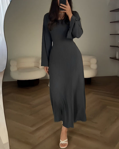 Nora™ | Geripptes Strick-Maxikleid mit Ärmeln